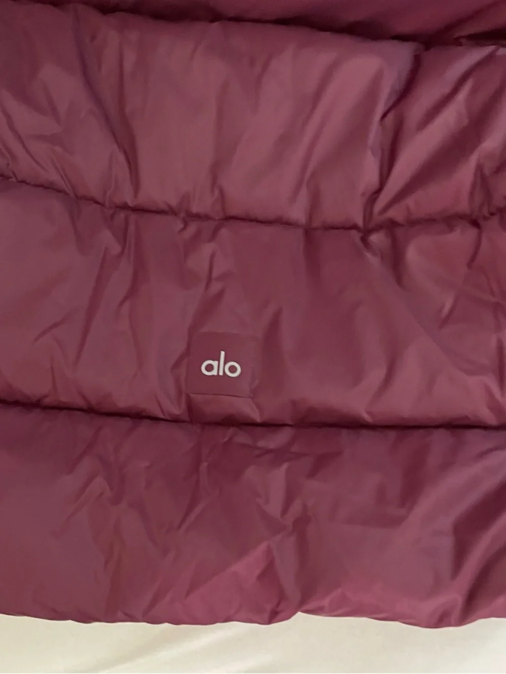 ALO Yoga NWT Gold Rush Puffer Jacket Burgundy with Zipper pockets Size S